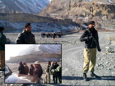 Sost: The guests came in a chopper because the dammed Hunza River is frozen and boats are not operating 