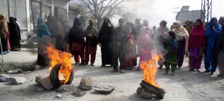 The women burnt tyres and raised slogans against the government for failing to provide them clean drinking water 