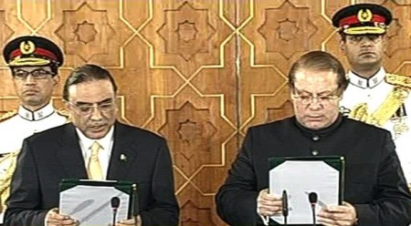 President Zardari administering oath to PM Nawaz Sharif at Aiwan-e-Saddar in Islamabad 