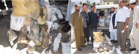 Officials posing with the recovered minerals and the Chinese citizens 