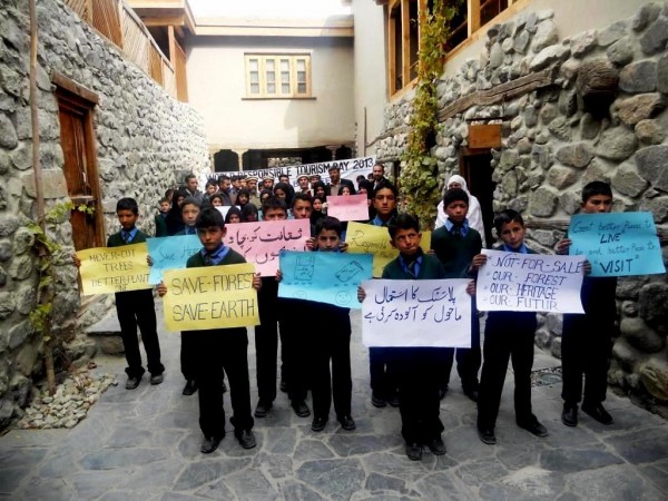 Students holding placards at the Khaplu Palace, Ghanche 