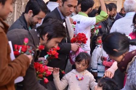 Volunteers from different faith groups visited Churches in the twin cities and distributed roses among the people