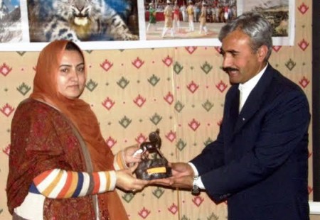 Babar of WWF presenting a souvenir to Sadia Danish, GB Information Minister 