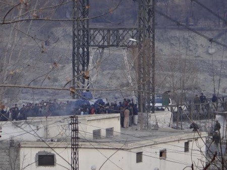 Protesters blocking a bridge that connects Gilgit city with Konodas area 