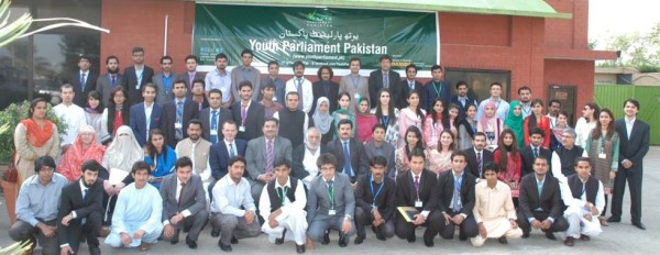 Members of the sixth parliament posing with guests in Islamabad 