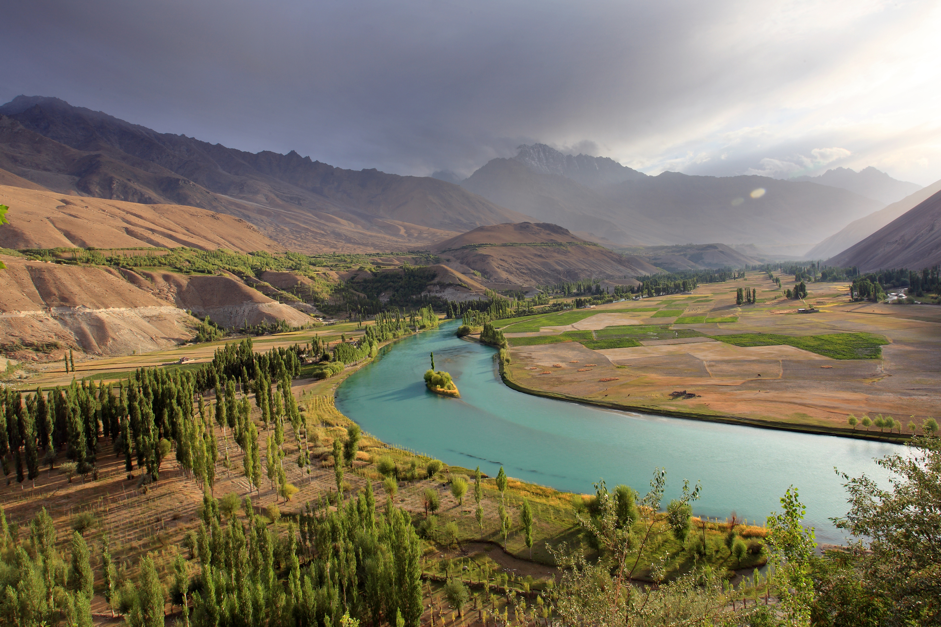 The turquoise Phandar river snakes through the valley 