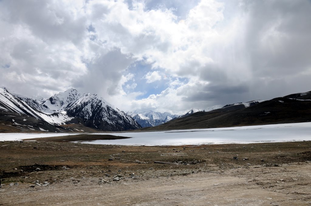 The Khunjerab Top remains covered with snow for more than half of the year 