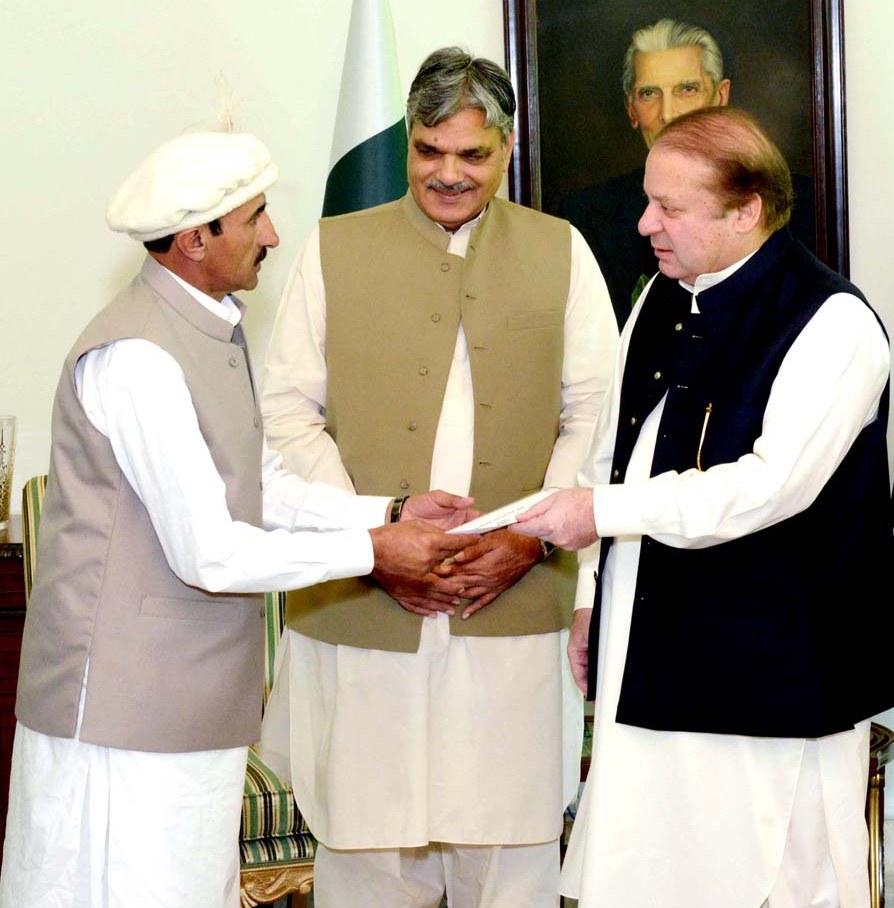 Prime Minister Muhammad Nawaz Sharif giving away a cheque of Rs. 5 million to a Pakistani mountaineer, Mr. Hassan Sadpara in recognition of his services for the promotion of mountaineering in Pakistan, at PM House, Islamabad on June 17, 2015.