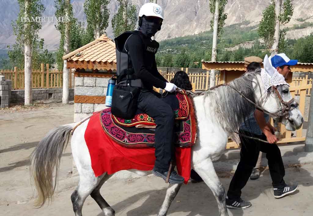 chinese-tourists-in-hunza-6